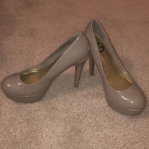 Nude Heels Guess Tan PumpsSize 6.5